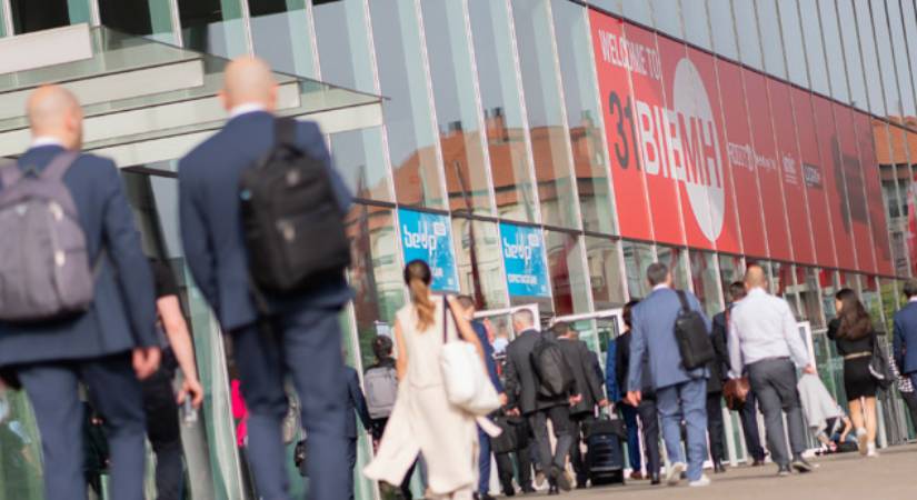 Subcontex organiza una exposición de catálogos en la Bienal de Máquina-Herramienta 2024