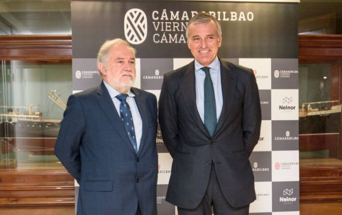 José Ignacio Zudaire, Presidente de Cámarabilbao, y Gonzalo Sánchez, presidente de PwC en España, durante la jornada de Los Viernes de la Cámara.