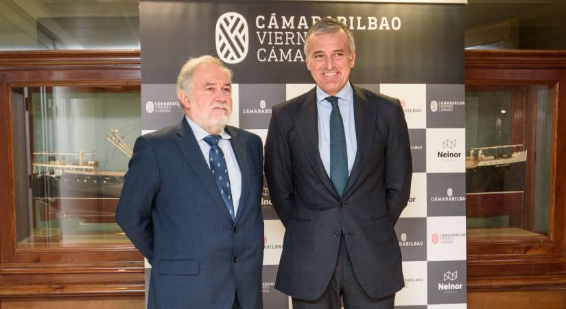 José Ignacio Zudaire, Presidente de Cámarabilbao, y Gonzalo Sánchez, presidente de PwC en España, durante la jornada de Los Viernes de la Cámara.