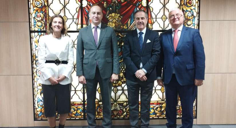El embajador moldavo en España se reúne con el secretario general de la Cámara de Comercio de Bilbao