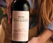 El Gobierno Vasco presenta Soy Rioja Alavesa y mi etiqueta lo dice todo